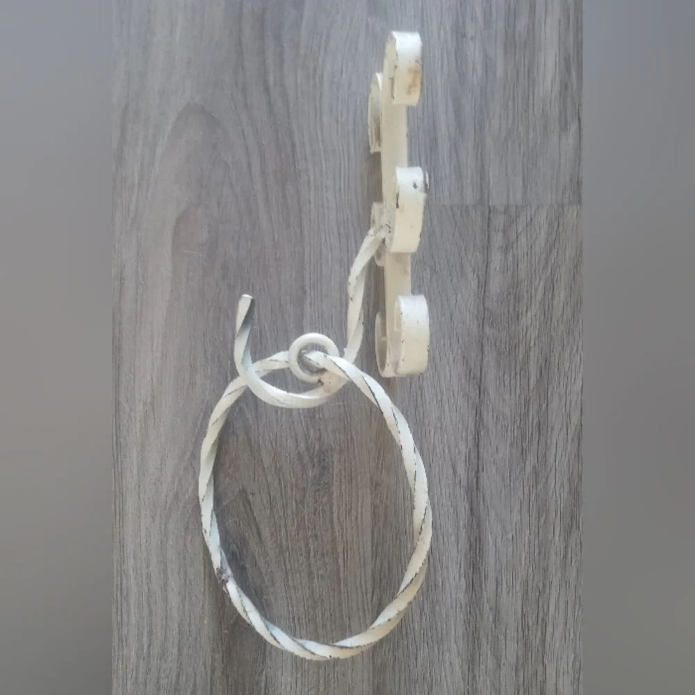 Vintage-Style White Distressed Metal Wall Hook Ring